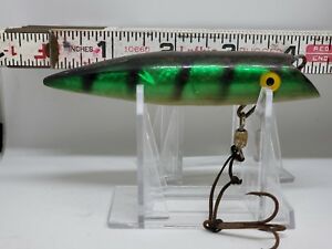 Pearson Plug Lucky 13 Shallow Diver Balsa Color, Green Glow PerchUp to 6'  casting depth, great casting twitch bait. Can be trolled up to about 12
